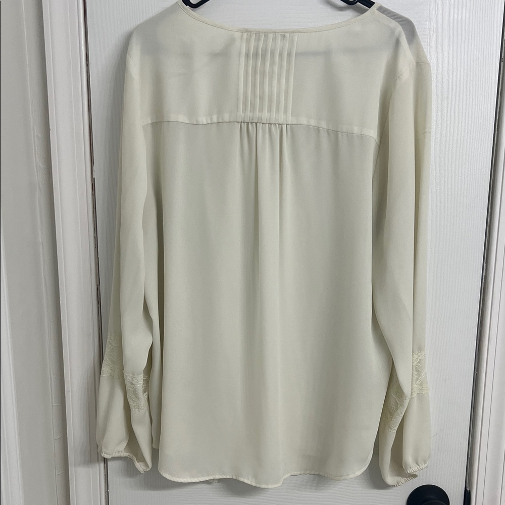 Daniel Rainn Ivory Lace Blouse - Picture 3 of 3